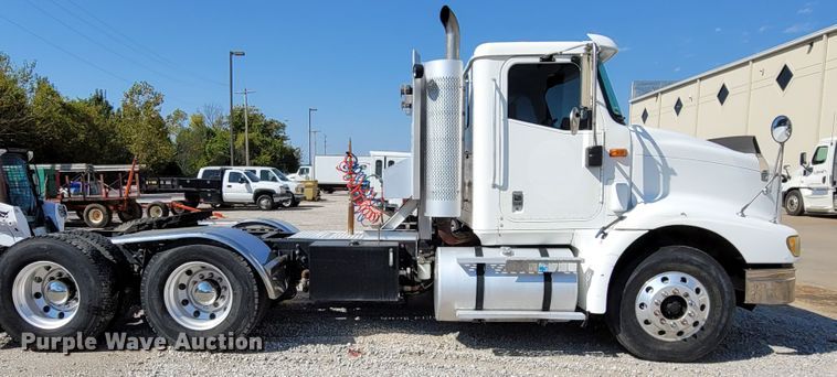 image for item ET9017 2004 International 9200  semi truck