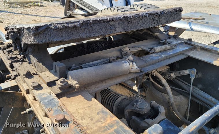 image for item ET9017 2004 International 9200  semi truck