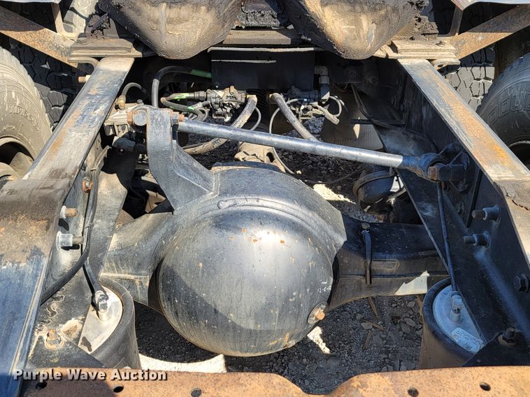 image for item ET9017 2004 International 9200  semi truck