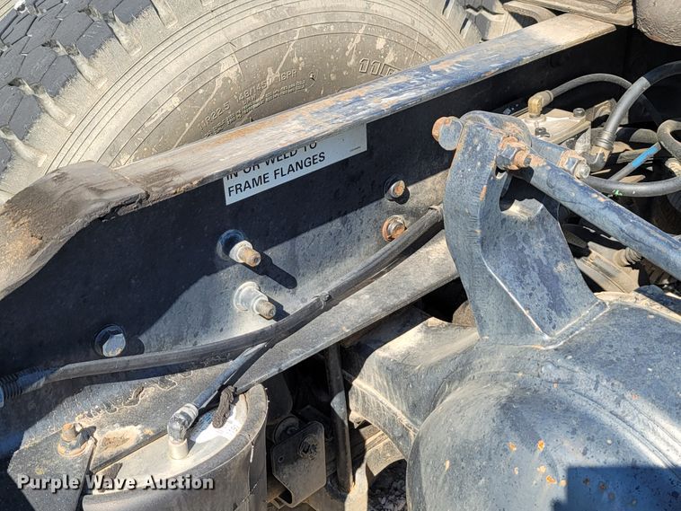 image for item ET9017 2004 International 9200  semi truck