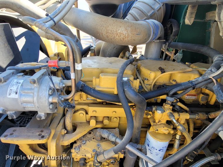 image for item ET9017 2004 International 9200  semi truck