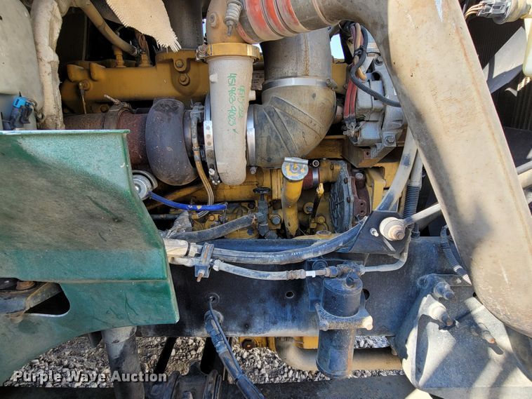 image for item ET9017 2004 International 9200  semi truck