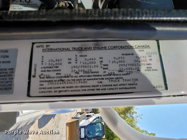 image for item ET9017 2004 International 9200  semi truck