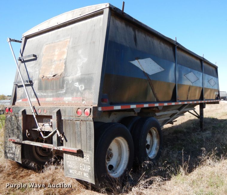 image for item FG9510 1994 Wheeler double hopper bottom grain trailer