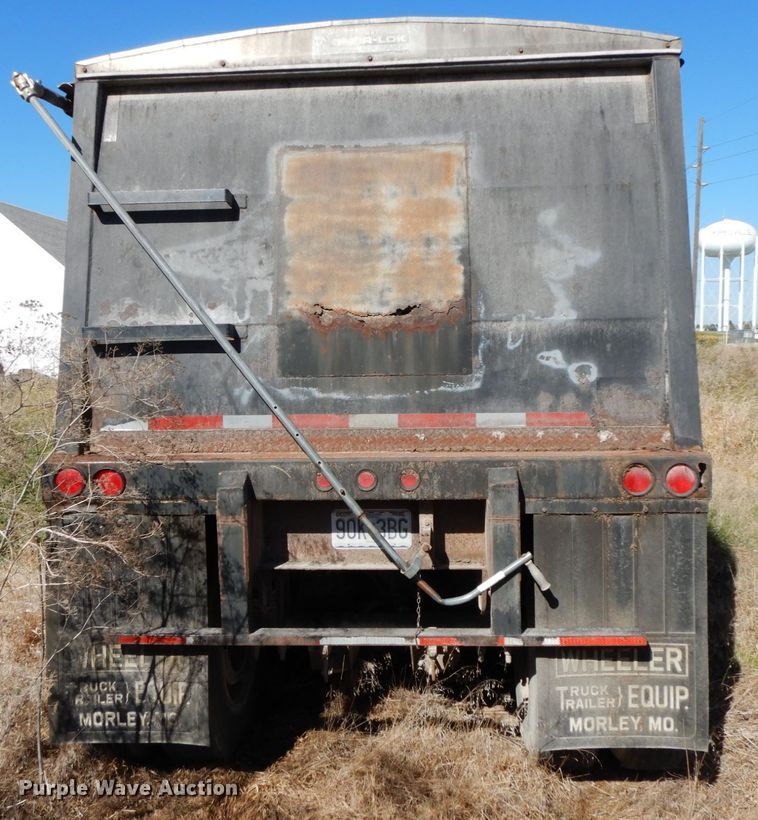 image for item FG9510 1994 Wheeler double hopper bottom grain trailer