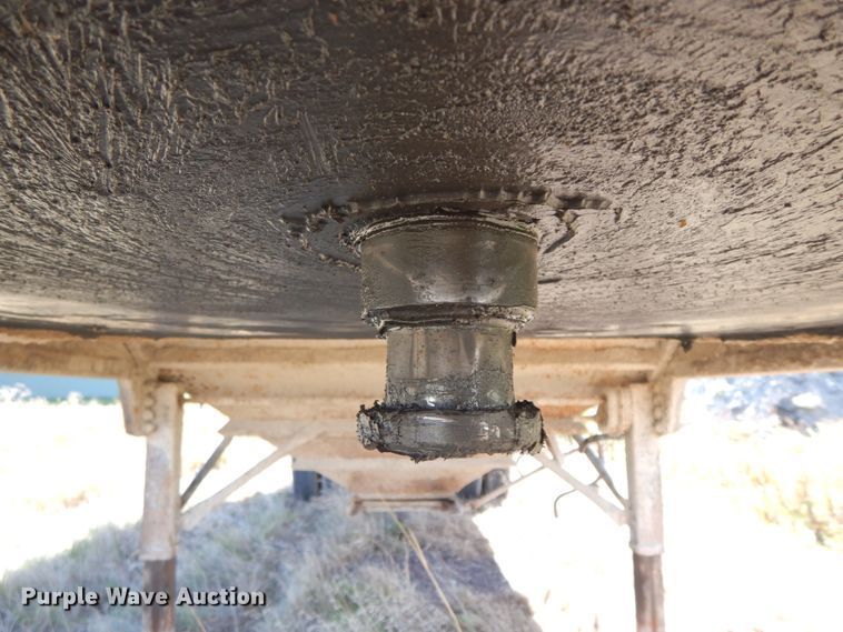 image for item FG9510 1994 Wheeler double hopper bottom grain trailer