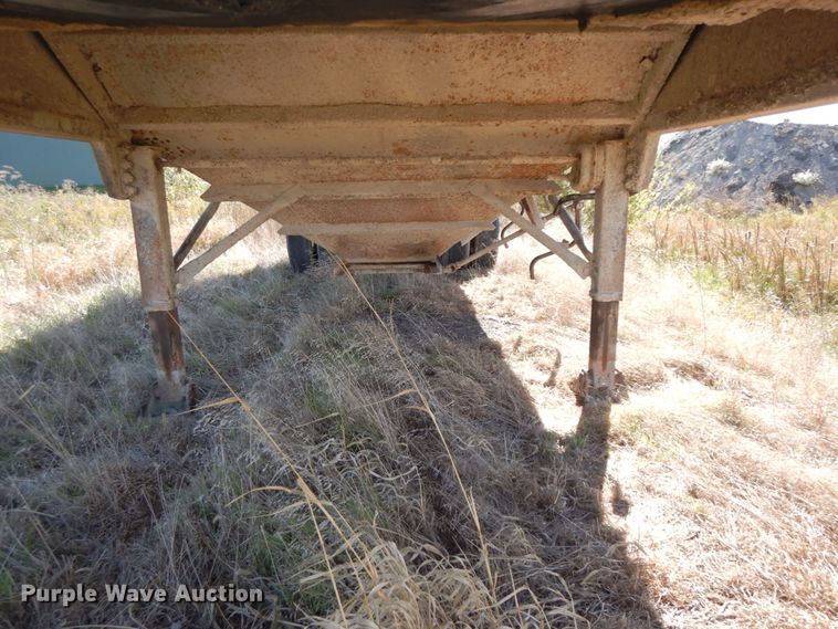 image for item FG9510 1994 Wheeler double hopper bottom grain trailer