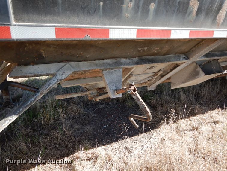 image for item FG9510 1994 Wheeler double hopper bottom grain trailer