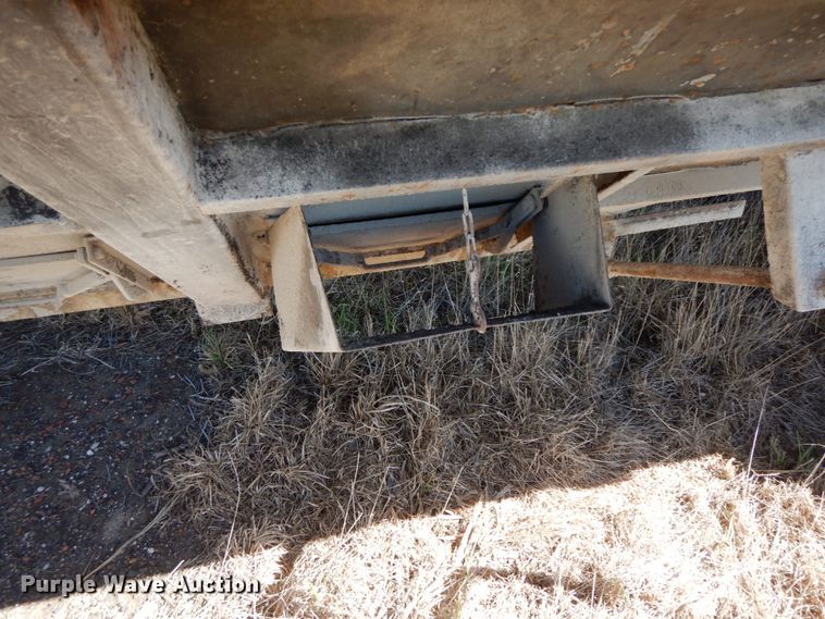 image for item FG9510 1994 Wheeler double hopper bottom grain trailer