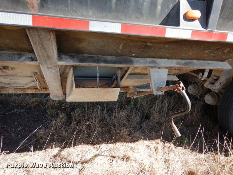 image for item FG9510 1994 Wheeler double hopper bottom grain trailer