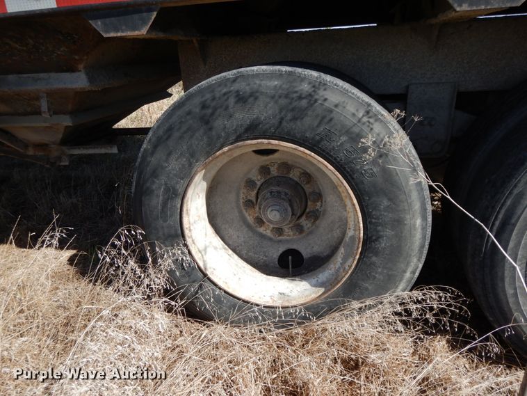 image for item FG9510 1994 Wheeler double hopper bottom grain trailer