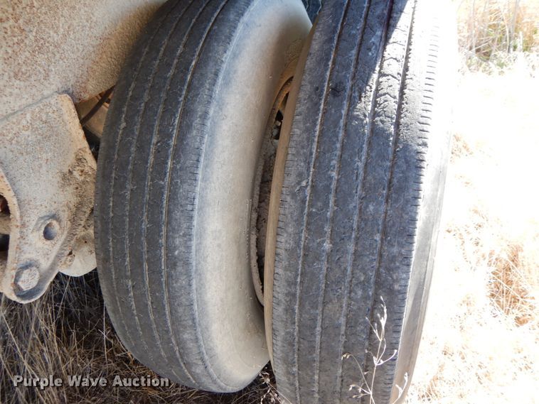 image for item FG9510 1994 Wheeler double hopper bottom grain trailer