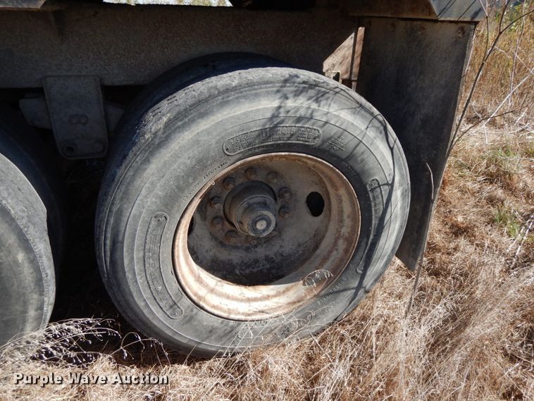 image for item FG9510 1994 Wheeler double hopper bottom grain trailer