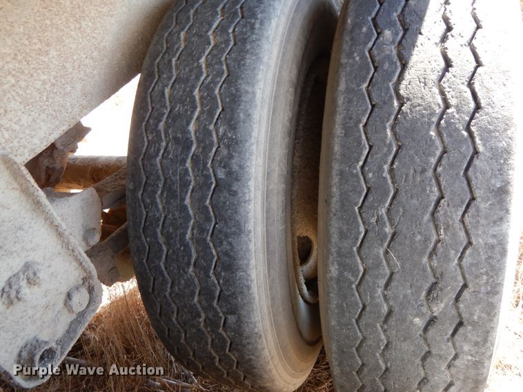 image for item FG9510 1994 Wheeler double hopper bottom grain trailer