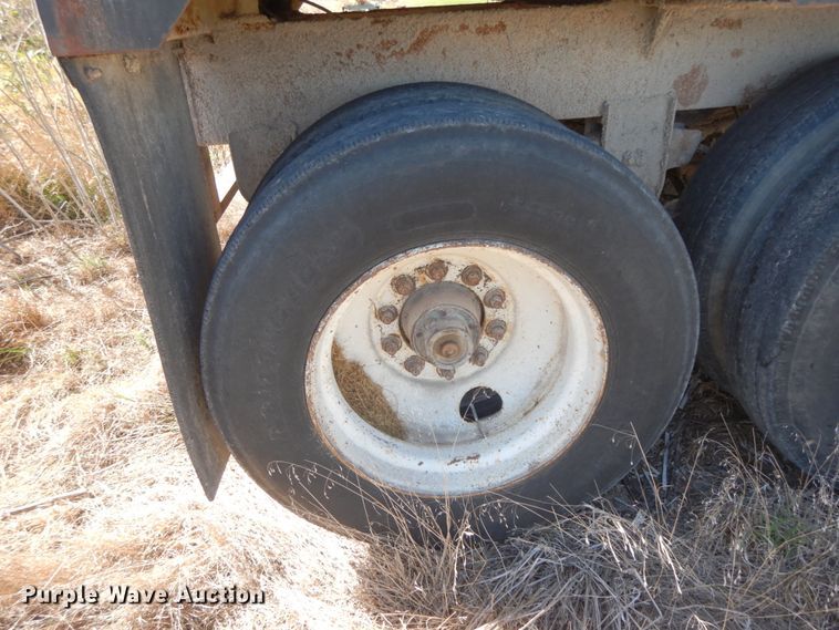 image for item FG9510 1994 Wheeler double hopper bottom grain trailer