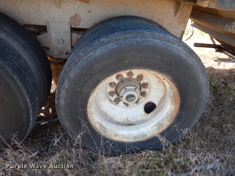 image for item FG9510 1994 Wheeler double hopper bottom grain trailer