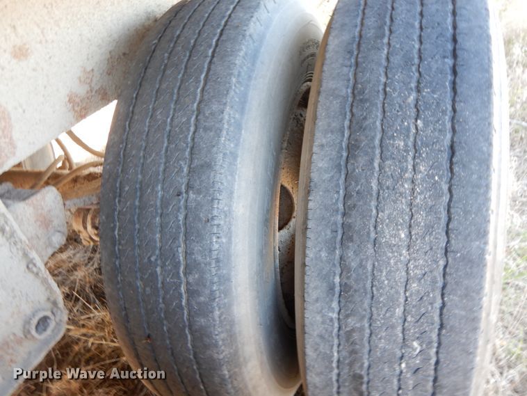 image for item FG9510 1994 Wheeler double hopper bottom grain trailer