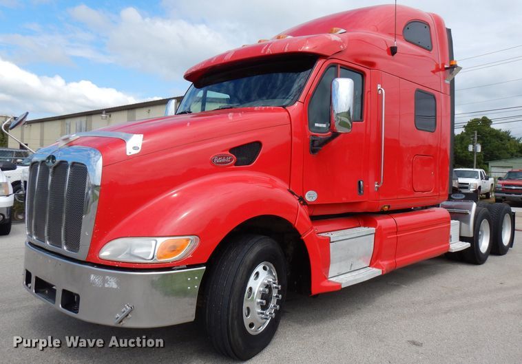 image for item FN9330 2009 Peterbilt 387  semi truck