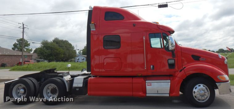 image for item FN9330 2009 Peterbilt 387  semi truck