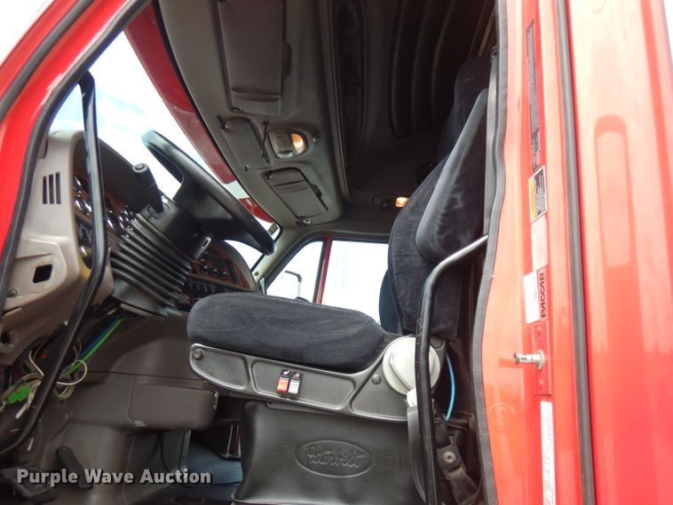 image for item FN9330 2009 Peterbilt 387  semi truck