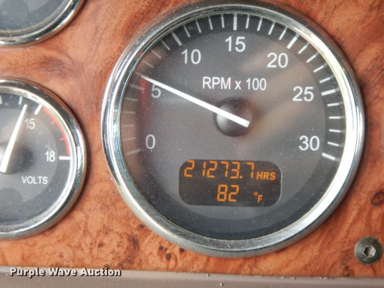 image for item FN9330 2009 Peterbilt 387  semi truck