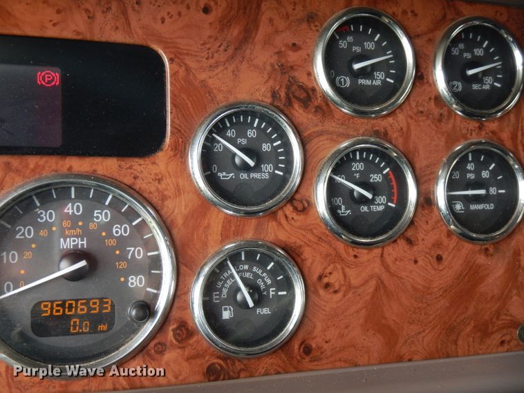 image for item FN9330 2009 Peterbilt 387  semi truck