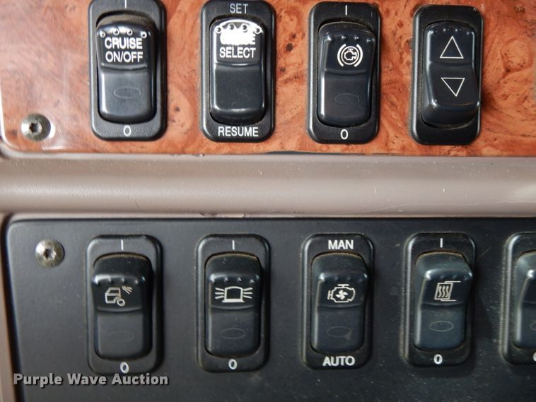 image for item FN9330 2009 Peterbilt 387  semi truck