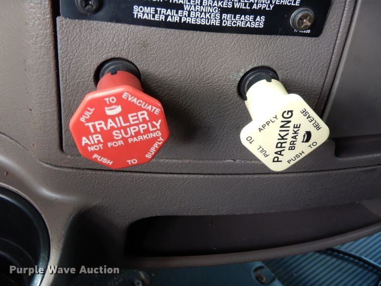 image for item FN9330 2009 Peterbilt 387  semi truck