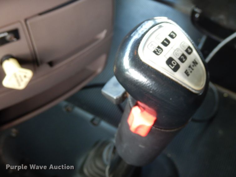 image for item FN9330 2009 Peterbilt 387  semi truck