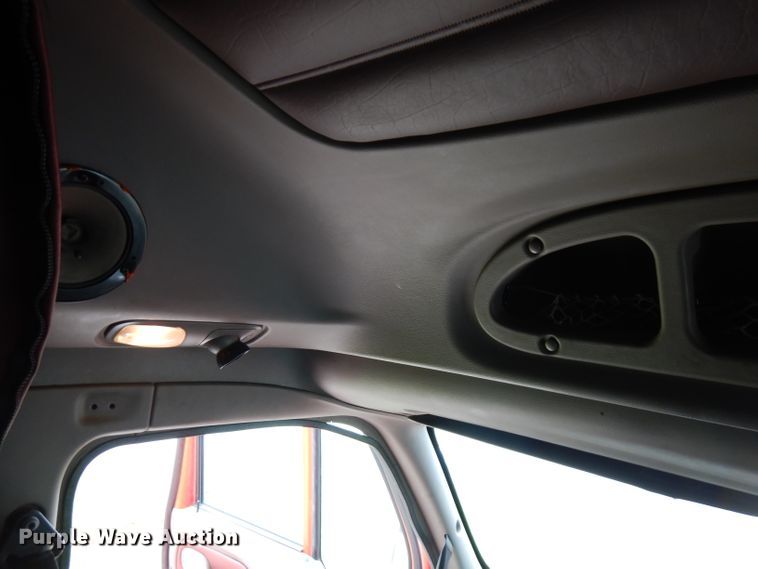 image for item FN9330 2009 Peterbilt 387  semi truck