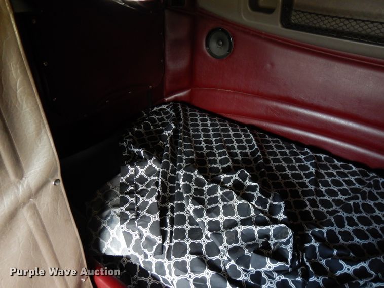 image for item FN9330 2009 Peterbilt 387  semi truck