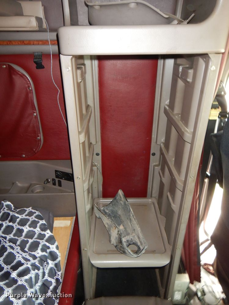 image for item FN9330 2009 Peterbilt 387  semi truck