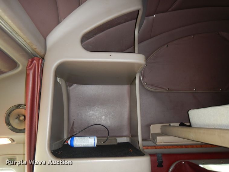 image for item FN9330 2009 Peterbilt 387  semi truck