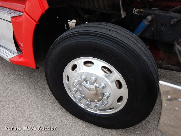 image for item FN9330 2009 Peterbilt 387  semi truck