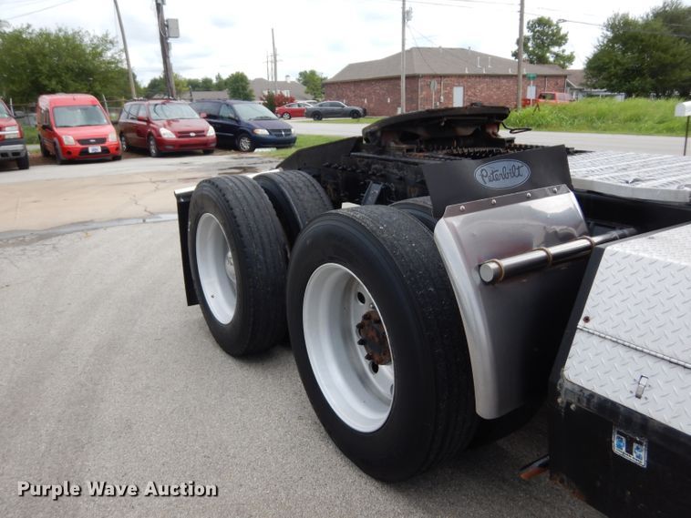 image for item FN9330 2009 Peterbilt 387  semi truck