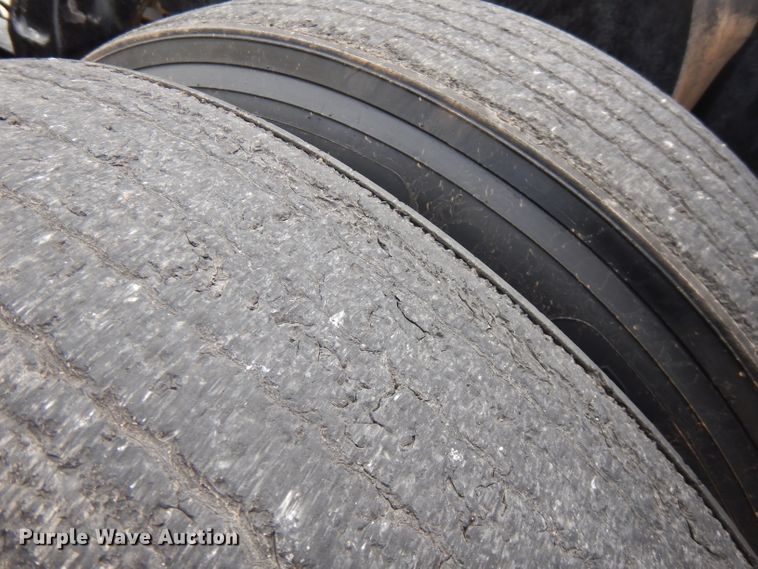 image for item FN9330 2009 Peterbilt 387  semi truck