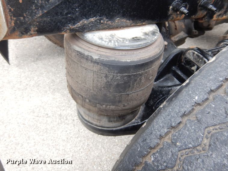 image for item FN9330 2009 Peterbilt 387  semi truck