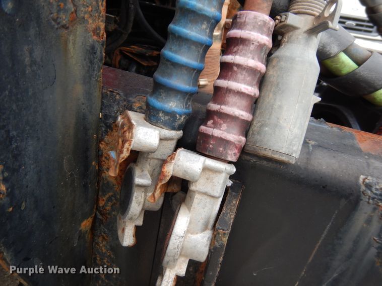 image for item FN9330 2009 Peterbilt 387  semi truck