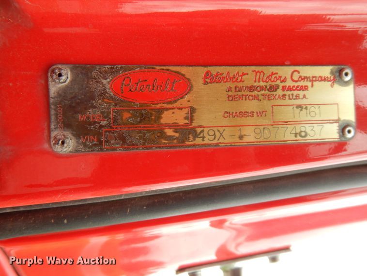 image for item FN9330 2009 Peterbilt 387  semi truck