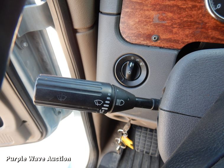 image for item FR9238 2011 Freightliner Cascadia 125  semi truck