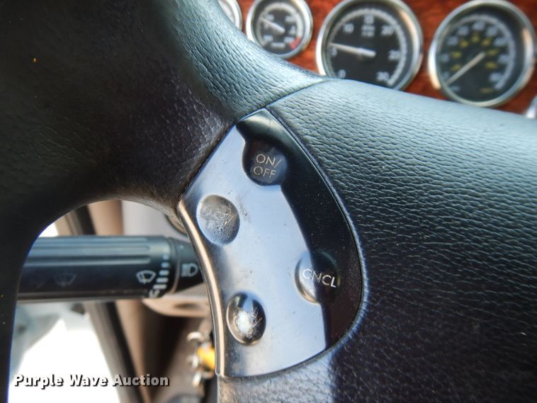 image for item FR9238 2011 Freightliner Cascadia 125  semi truck