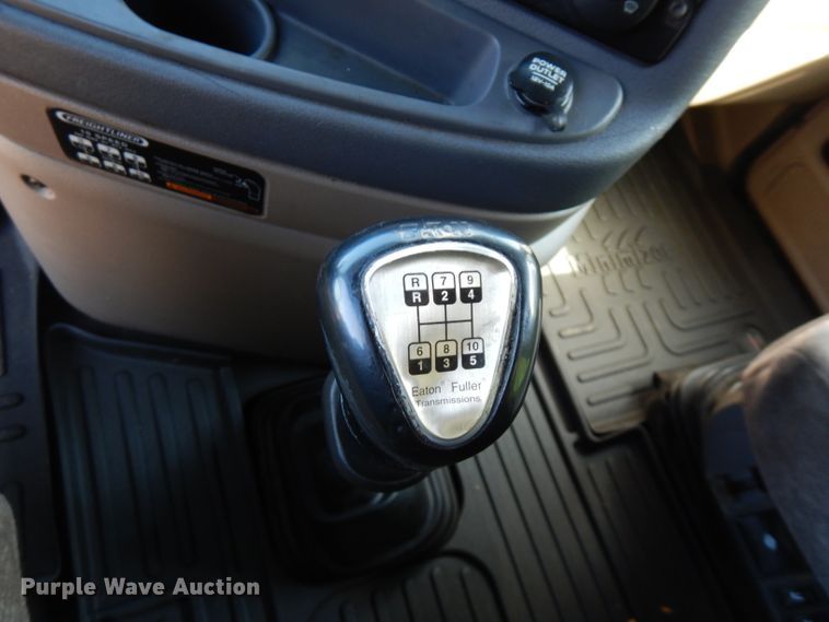 image for item FR9238 2011 Freightliner Cascadia 125  semi truck