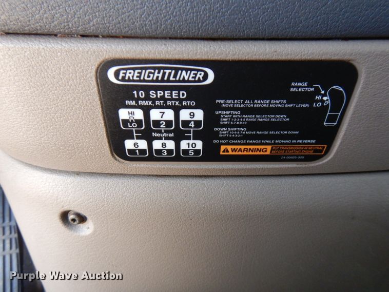 image for item FR9238 2011 Freightliner Cascadia 125  semi truck