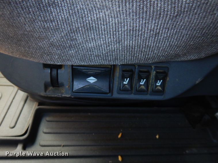 image for item FR9238 2011 Freightliner Cascadia 125  semi truck