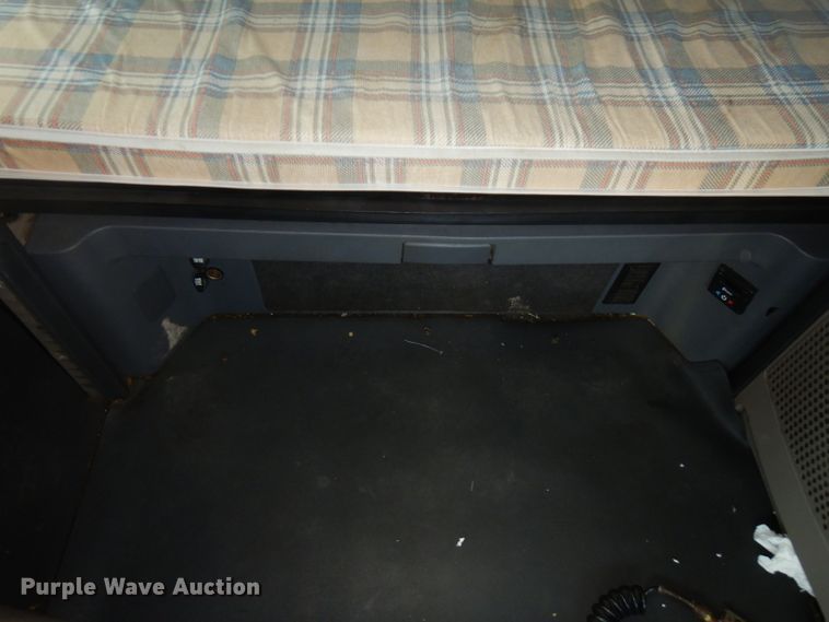 image for item FR9238 2011 Freightliner Cascadia 125  semi truck