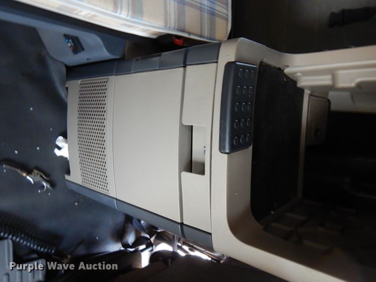 image for item FR9238 2011 Freightliner Cascadia 125  semi truck