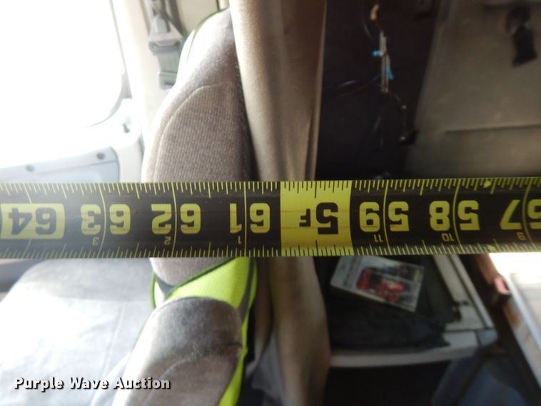 image for item FR9238 2011 Freightliner Cascadia 125  semi truck