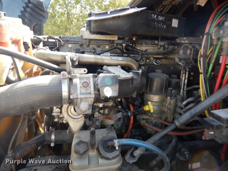 image for item FR9238 2011 Freightliner Cascadia 125  semi truck