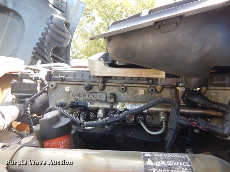 image for item FR9238 2011 Freightliner Cascadia 125  semi truck