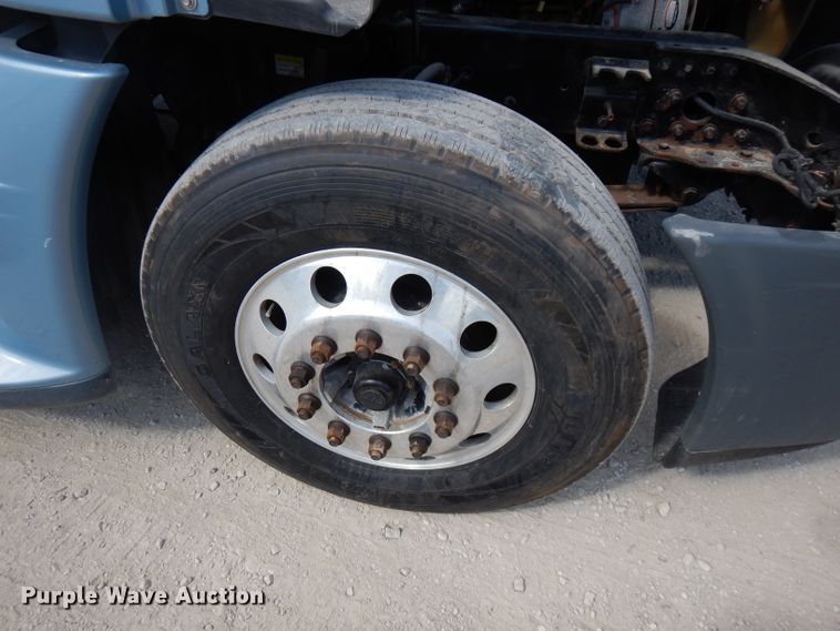 image for item FR9238 2011 Freightliner Cascadia 125  semi truck